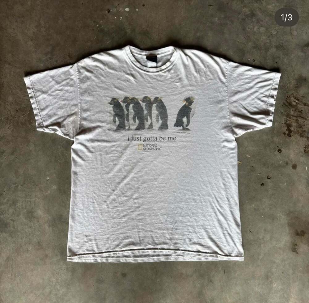 Vintage 2004 National Geographic I Just Gotta Be Me Penguin Graphic T-Shirt